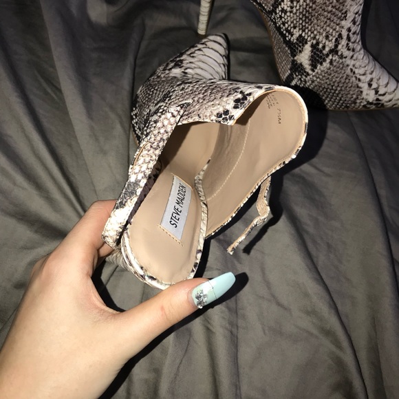 BRAND NEW Steve Madden snakeskin heels - Picture 2 of 5